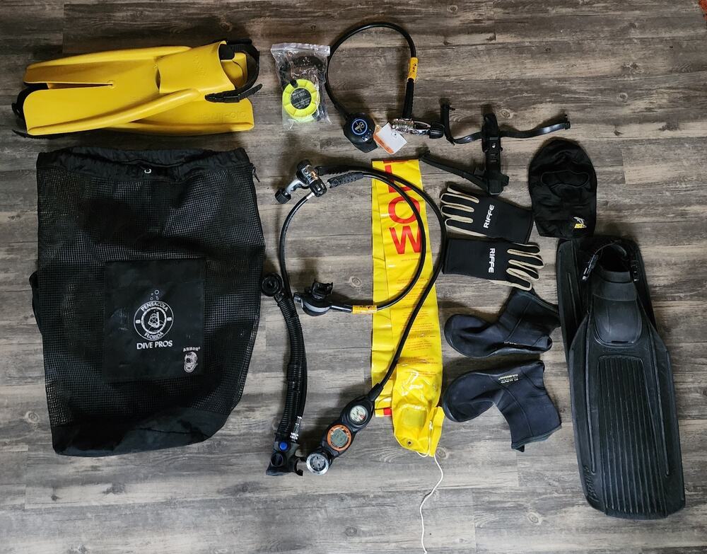 Scubapro S600 Regulator Air 2 Suunto Sm-36 Zoop Gauge Set Dive Bag Apollo Fins